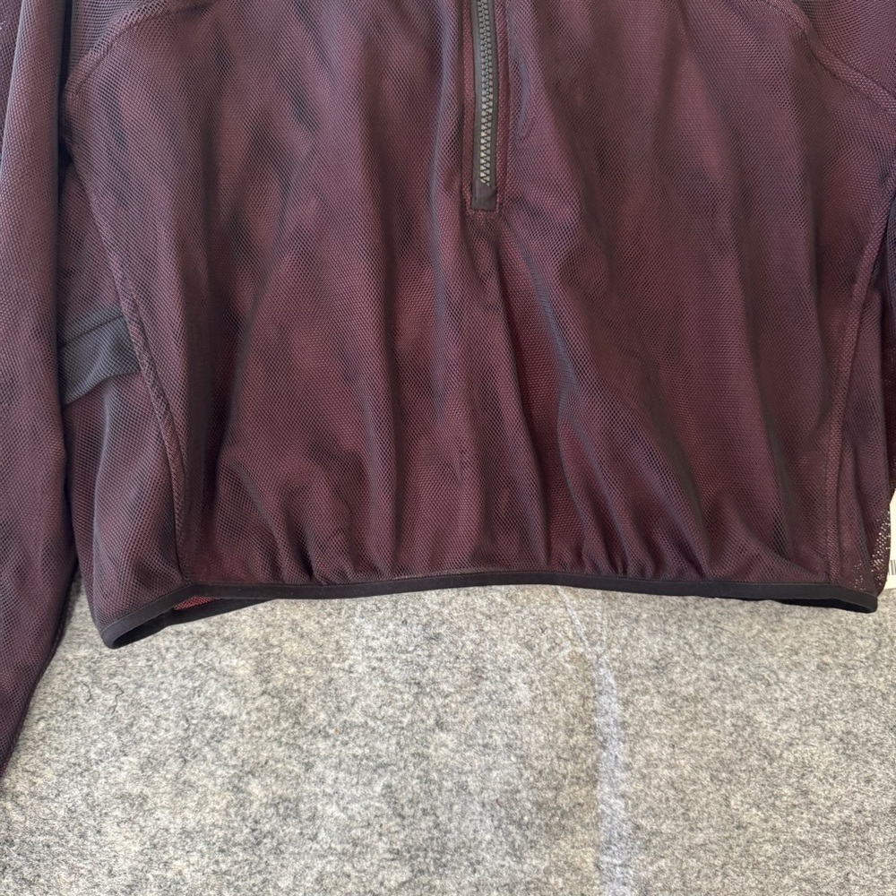 Lululemon Black Red Women's Reversible 1/2 Zip Up Mesh-on-mesh Jacket Size 12 - Picture 5 of 10